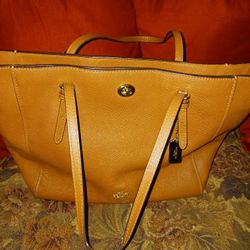 Authentic Coach Zip Top Tote Purse $120