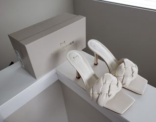 Marc Fisher LTD Digana Sandal (Women)
IVORY, Size 9.5 M 