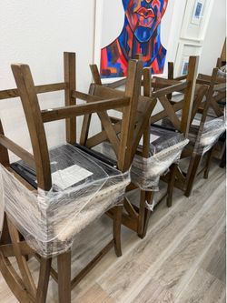 Counter Height Extendable Dining Table with 8 Chairs – $500