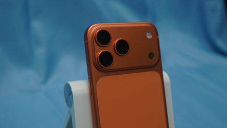 iPhone 17 Pro Max - Cosmic Orange