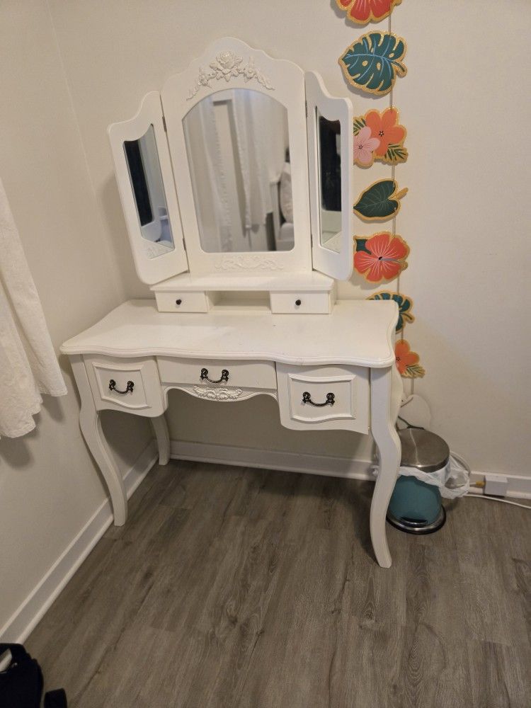 Make Up Vanity