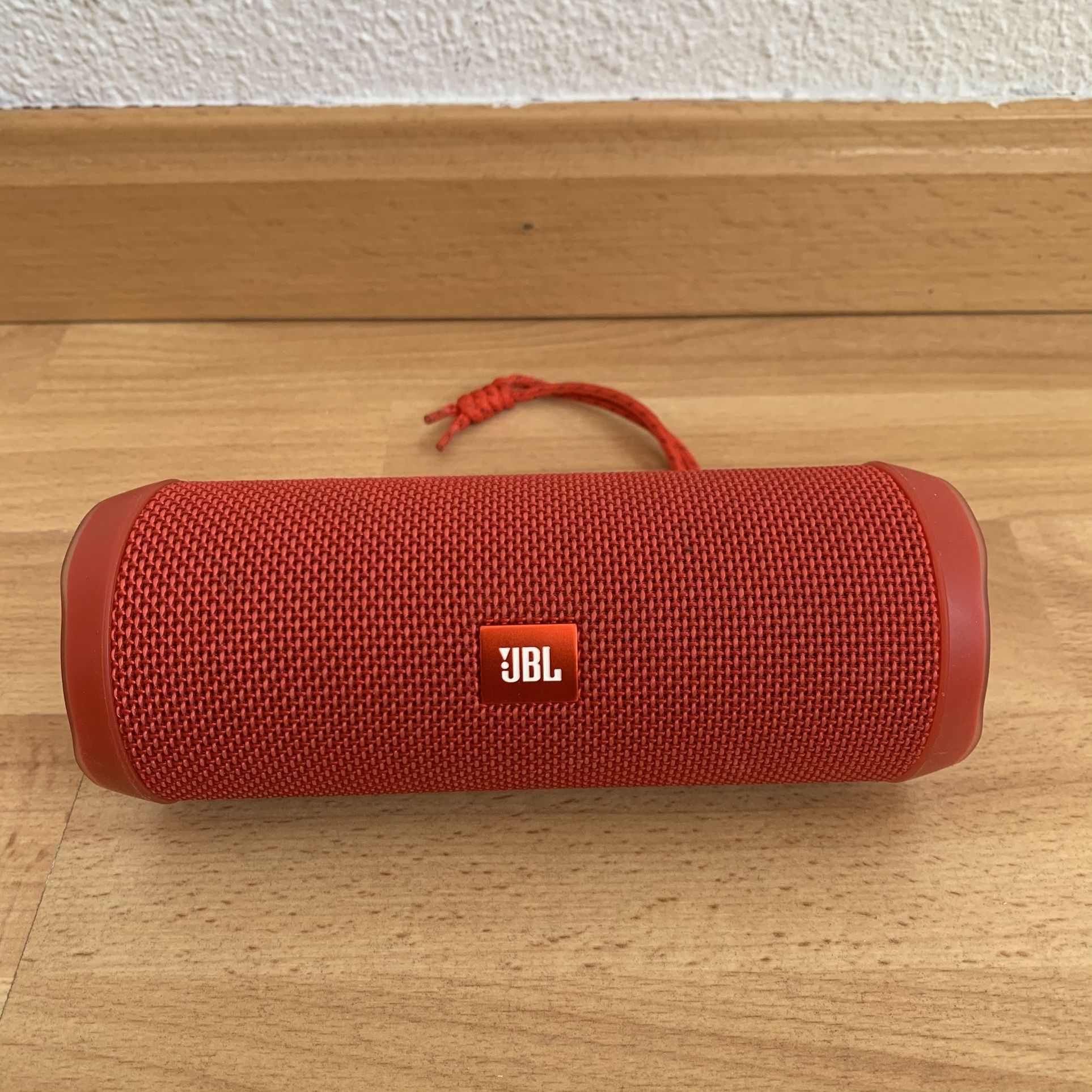 JBL Flip Essential (Speaker) Con el cargador 
