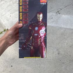 Iron man mark 45 1/6th scale figure (Throw an offer)
