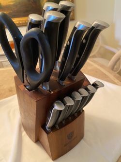 Brodark kitchen knife set.