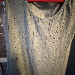 Women’s Light Sleeveless Top Size Large