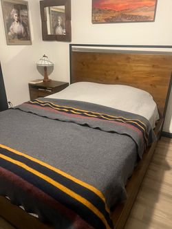 Queen Bedroom Set – Mattress, Storage & Mirror