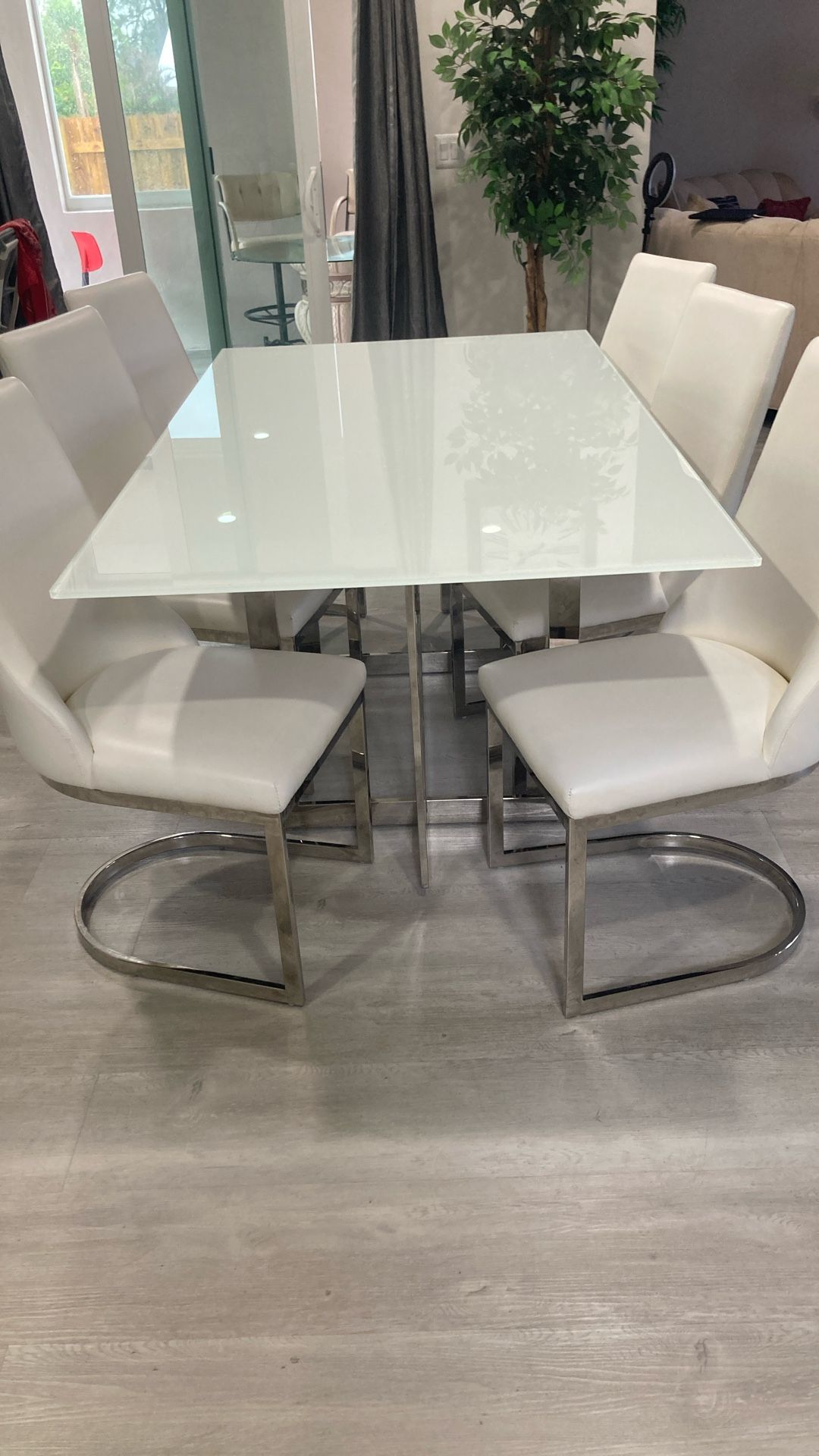 Nice. Glass Table