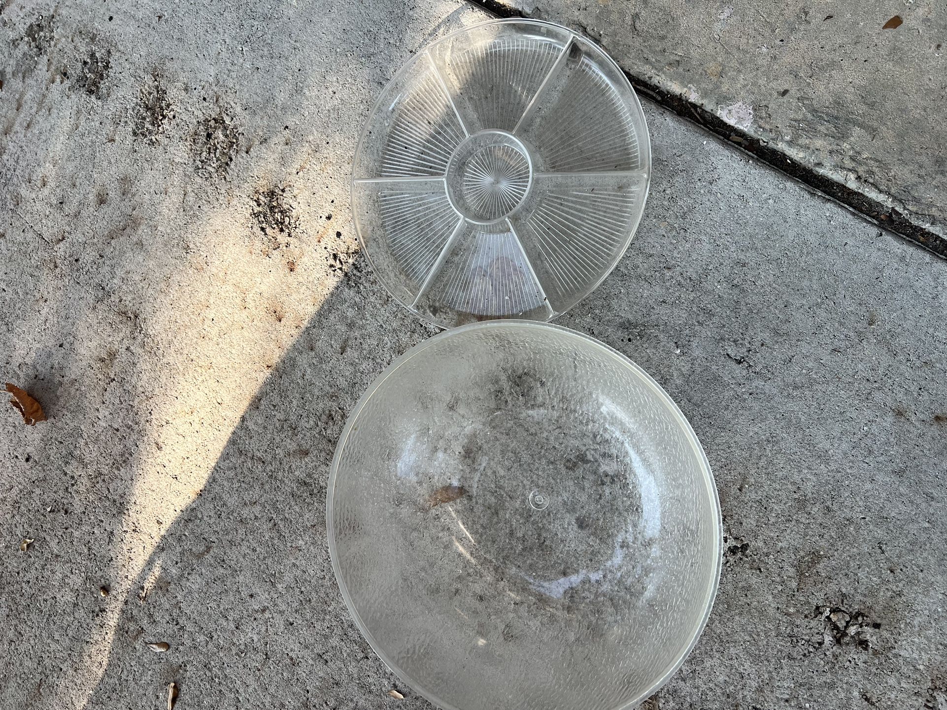 2 Plastic Servers -see Pictures