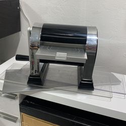 Quickcutz Die Cut Cutting Machine Used Only A Few Times. Works Great.