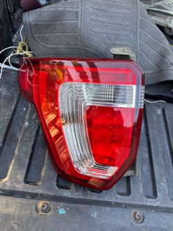 2016-2019 TOYOTA PRIUS LEFT SIDE TAILLIGHT 👉👉ASK FOR PRICE