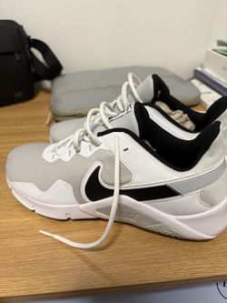 Nike Low-Top Sneakers White and Grey Size 10