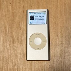 Apple iPod Nano 2ndGen 4GB Silver Model:A1199 Tested Good w/Charg 565 Songs-Read