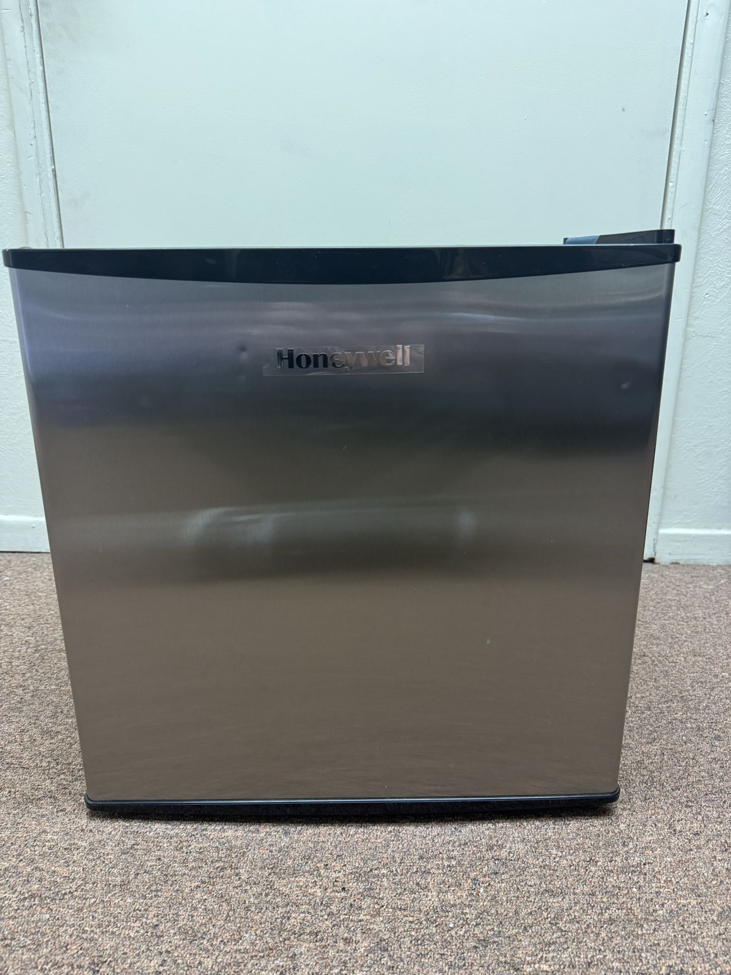 Honeywell - Mini Fridge