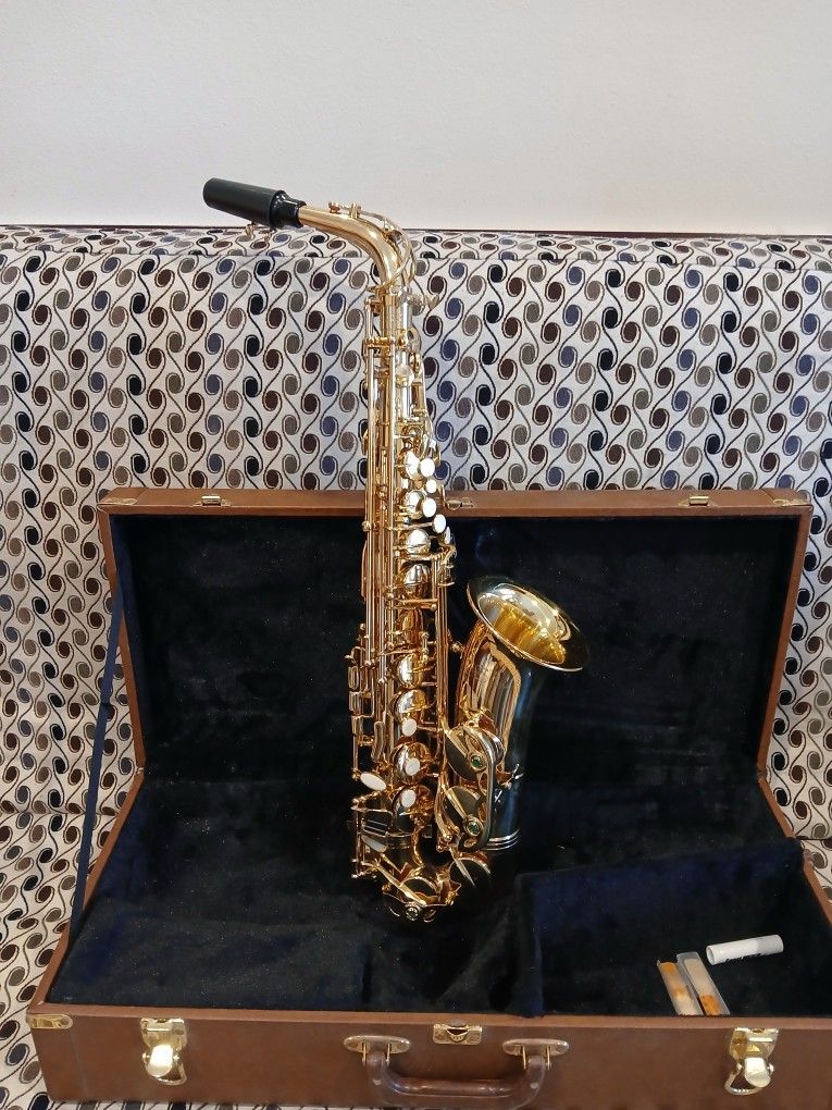 Saxophone Gold Sax Like New