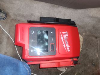Milwaukee m18 HOTSHOT jump starter