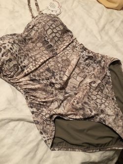 Contours By Coco Reef NEW size: 14/38C