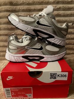 Nike V5 Runner size 2 youth