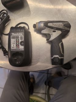 Makita 10.8V Cordless Impact Driver with Charger