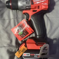 Milwaukee M18 FUEL 18V Lithium-Ion Brushless Cordless 1/2 in. Hammer Drill/Driver & XC 5.0 Battery