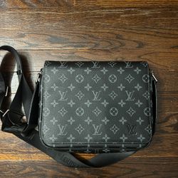 Louis Vuitton Messenger Bag (side Bag) 