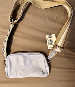 New Lululemon Everywhere crossbody bag