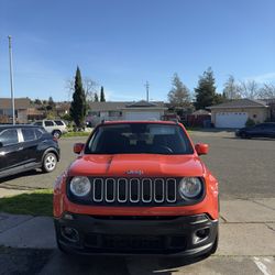 Jeep Renegade Latitude 2018 – Clean Title – Low Miles