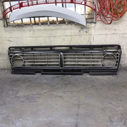 Ford F-100. Fits 1974 To 1977 Grille Frame & Bezels