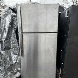 GE Stainless Steel Refrigerator 