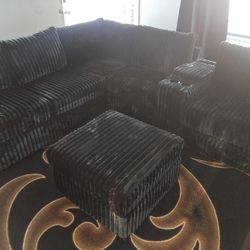 6pcs Sectional Sofa w/cupholders & charging station