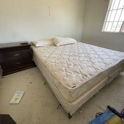 Queen Bedset Frame Mattress Night Stand And Dresser