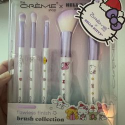 NEW Hello Kitty Makeup Brush Set Crème 