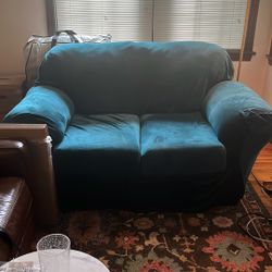 Loveseat FREE / Must Pickup By Sept 29th