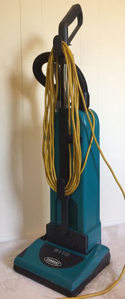 Tennant 3110 Upright Commercial Vacuum