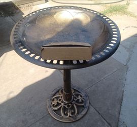bird bath with solar fountain