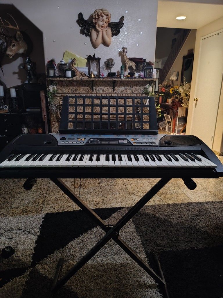 Yamaha PSR-175 is a 61-key portable With Stand