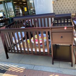 Crib With Changing Table 