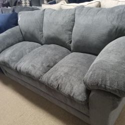 Living Room Nice Couch And Loveseat!