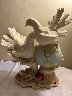 2 Doves Porcelaine Figurine