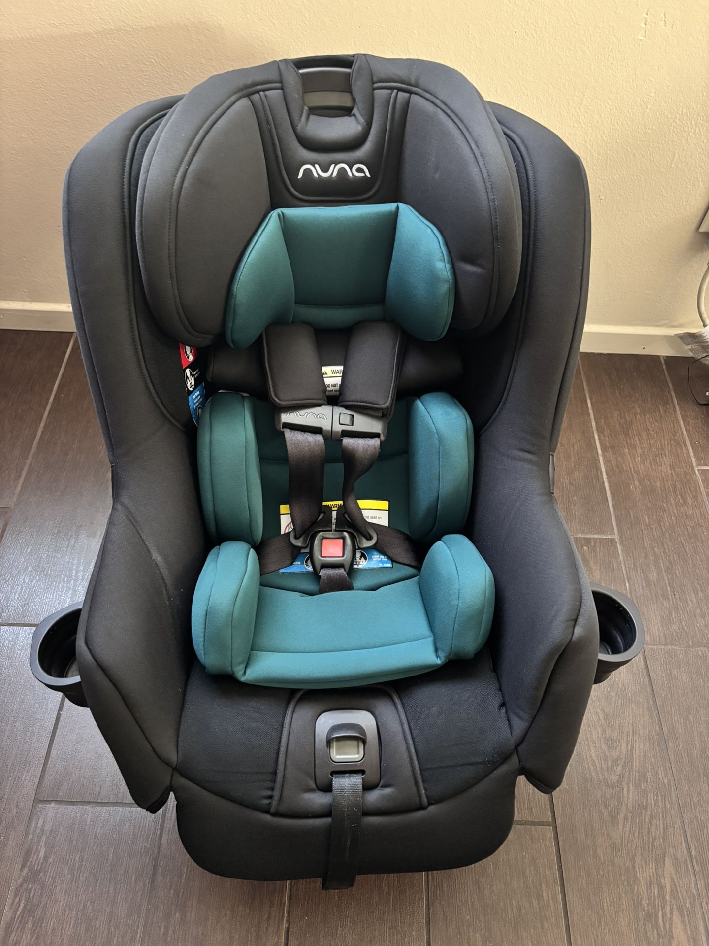 Nuna Rava Car Seat Like New
