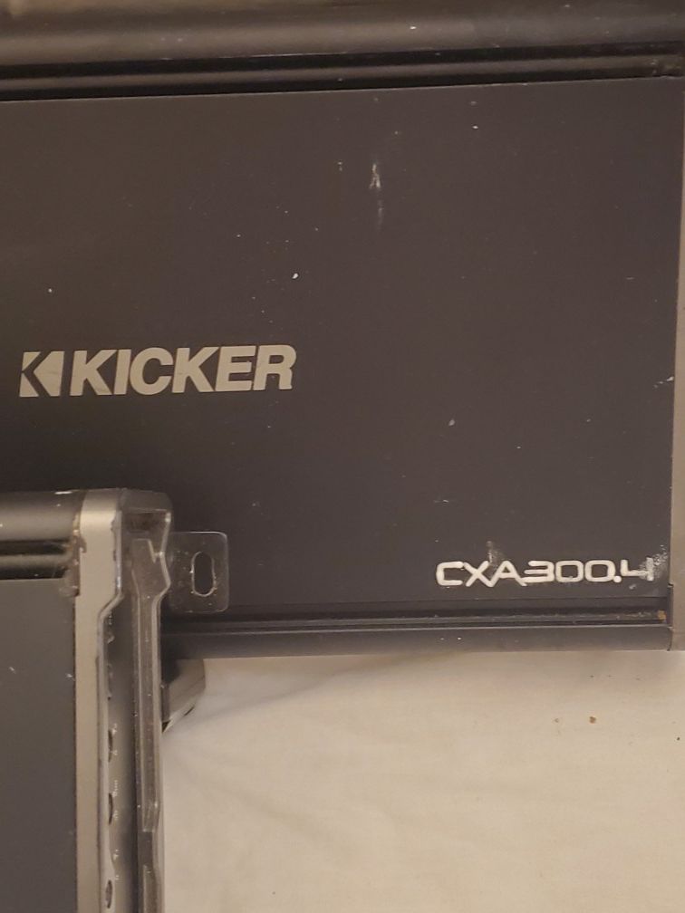 Kicker CXA 300.4 - 4 Channel Amplifier