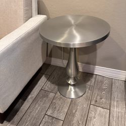 Metal Light Weight Side Table 