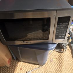 Magic Chef Microwave.....