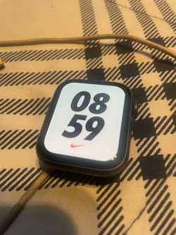 iwatch SE Nike