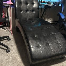 Black Leather Lounge Chair 