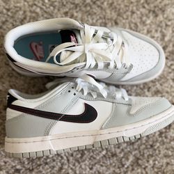 USED- GREY AND BLACK NIKE DUNKS SZ 5.5Y