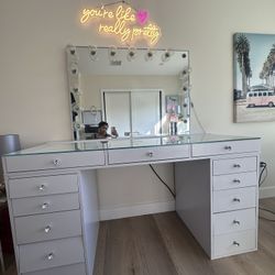 White Vanity W Mirror, Lights & Storage