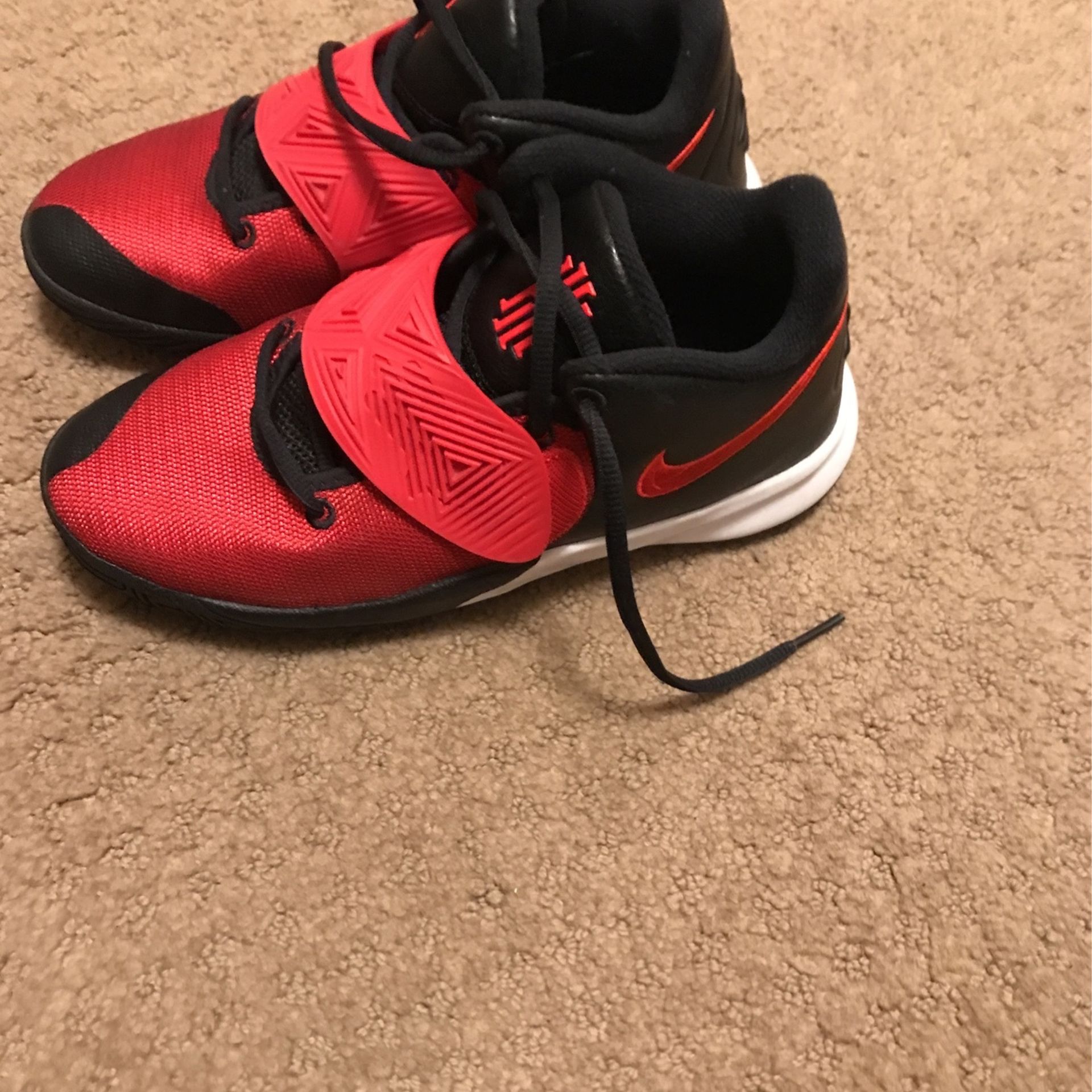 Nike Kyrie FlyTrap Size 5