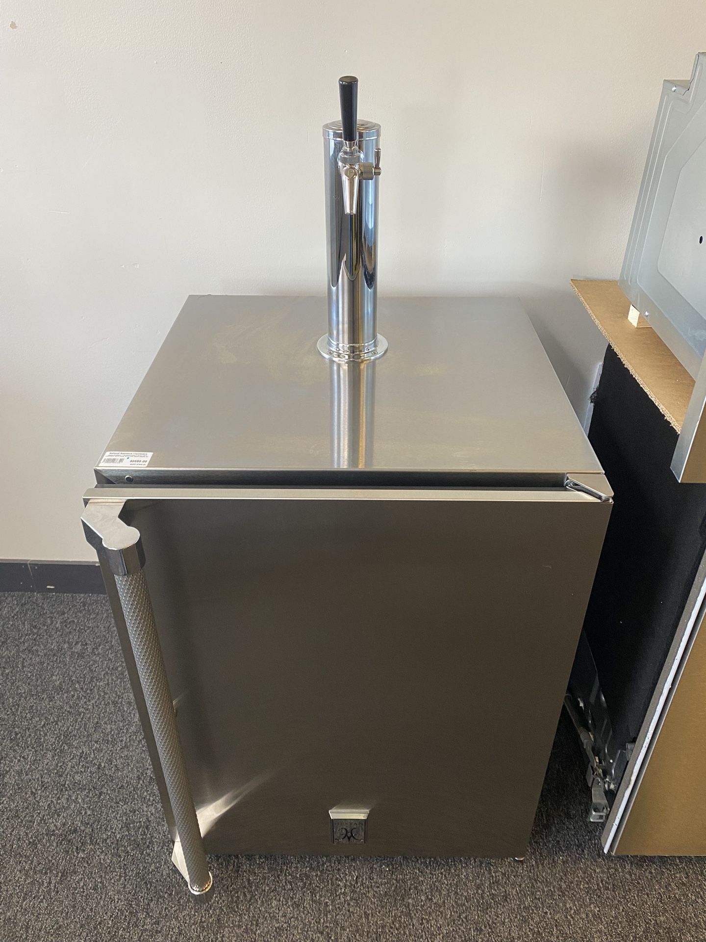 Hestan  GFDSR241 24 Inch Single-Faucet Beer Dispenser with 5.2 cu. ft. Storage Capacity