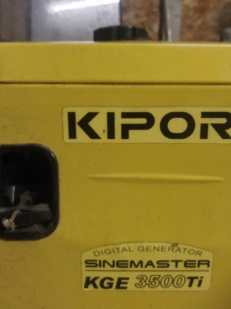 Kipor 3500 Watt Electric start Quiet generator