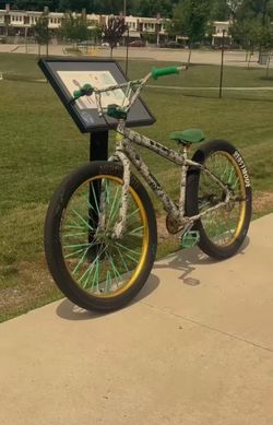 Money Lynch Beastmode SE Bike